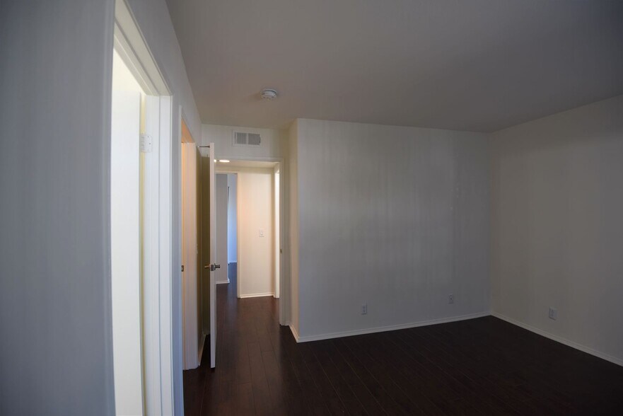 Building Photo - 6041 Fulton Ave