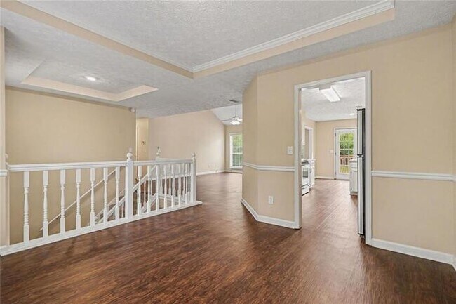 Building Photo - Beautiful, move-in ready split-level home in Hoschton