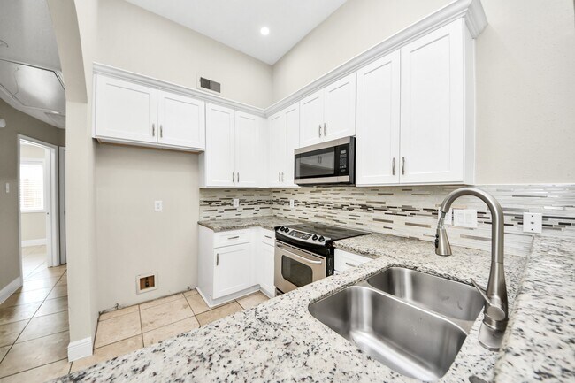Building Photo - 5039 E Pagewick Dr