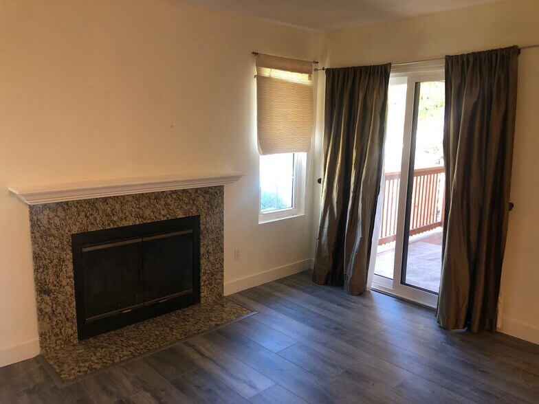 Building Photo - 12083 Alta Carmel Ct