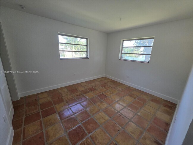 Building Photo - 13920 Kendale Lakes Blvd