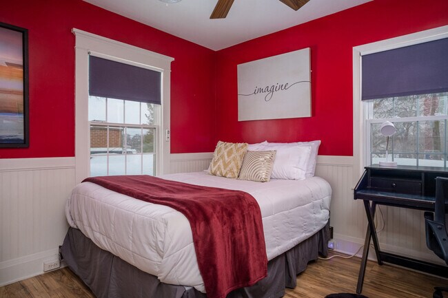 Building Photo - 10 N Pistakee Lake Rd