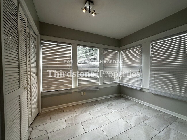 Building Photo - 725 Cherokee St