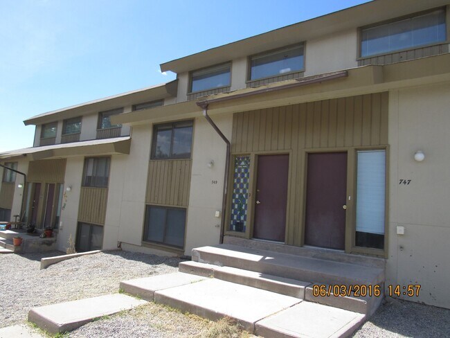 Building Photo - 749 Elder Ct