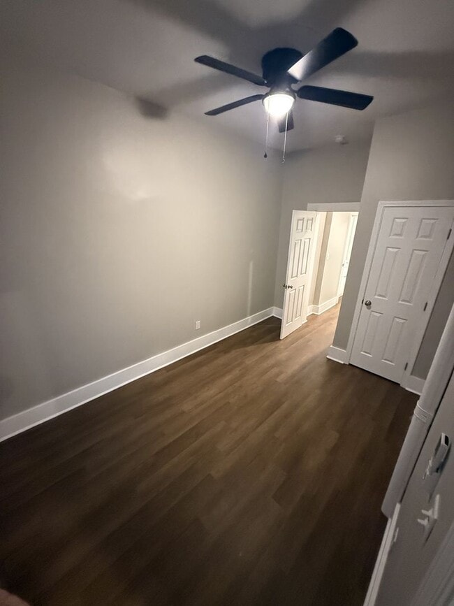 Building Photo - 622 7th St