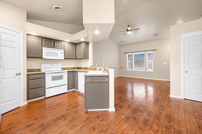 Building Photo - 3685 S Creekwood Way