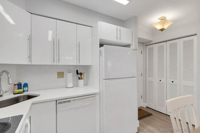 Building Photo - 2400 S Ocean Dr