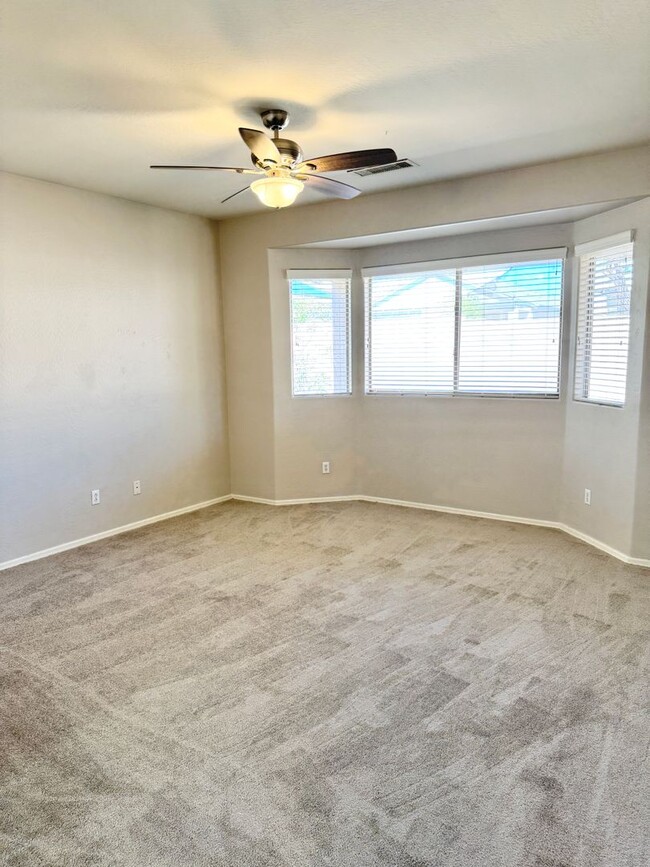 Building Photo - 3 Bedroom/2 Bath Single Level Home In Surp...