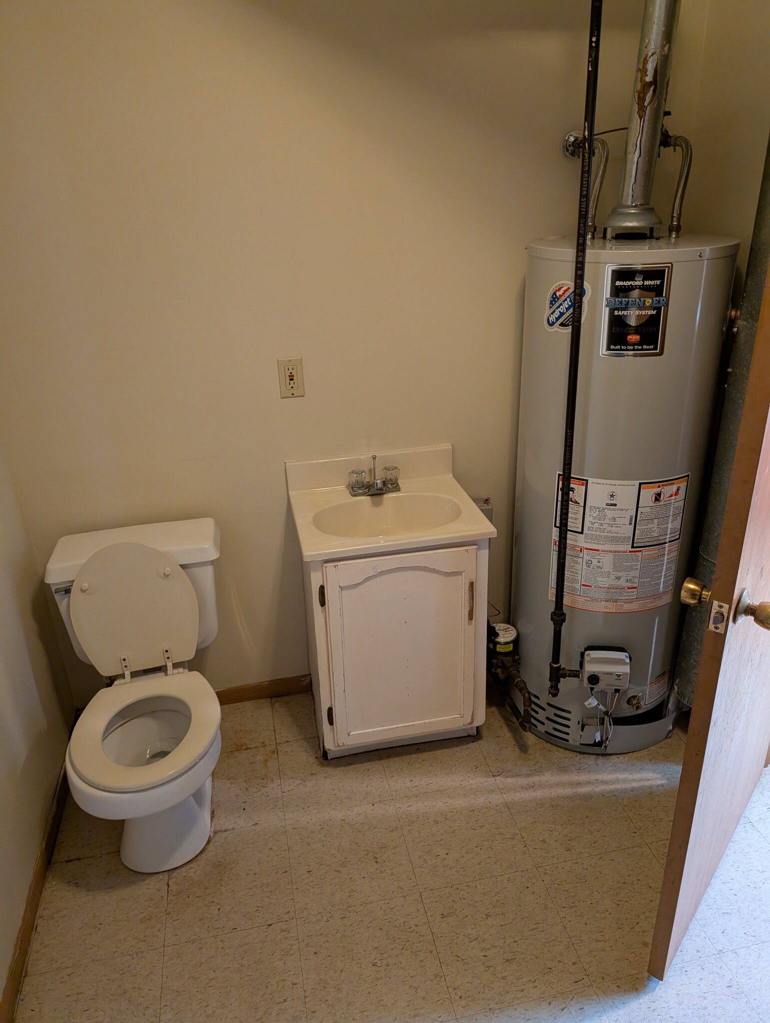 Building Photo - 521 Hinderer Ave SW