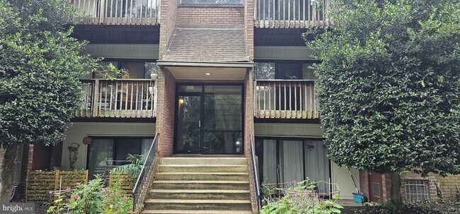 Building Photo - 10725 West Dr