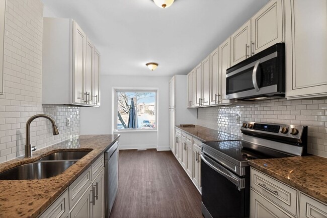 Building Photo - 4 Bed 3.5 Bath in Gaithersburg