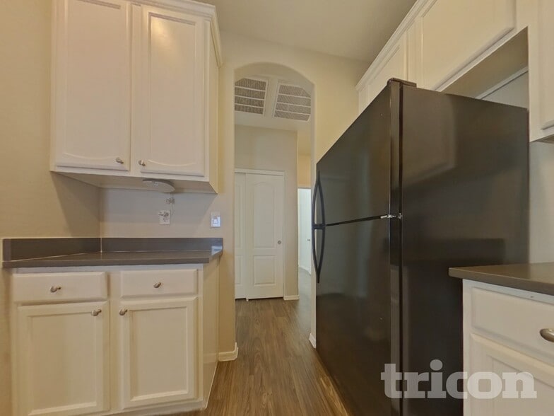 Building Photo - 11638 W Jackson St