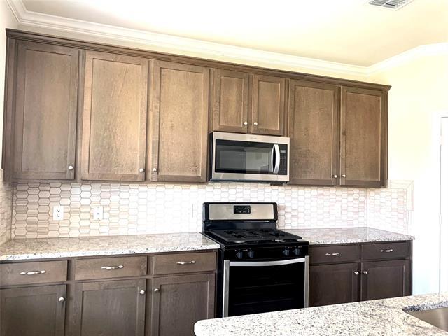 Building Photo - 515 Long Prairie Dr