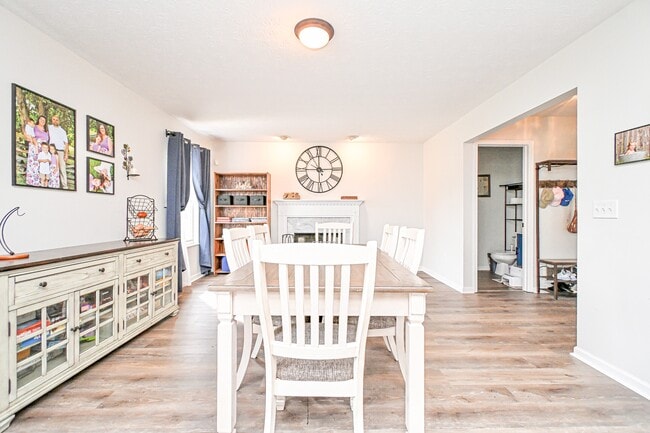 Building Photo - 4372 Dobbin Cir