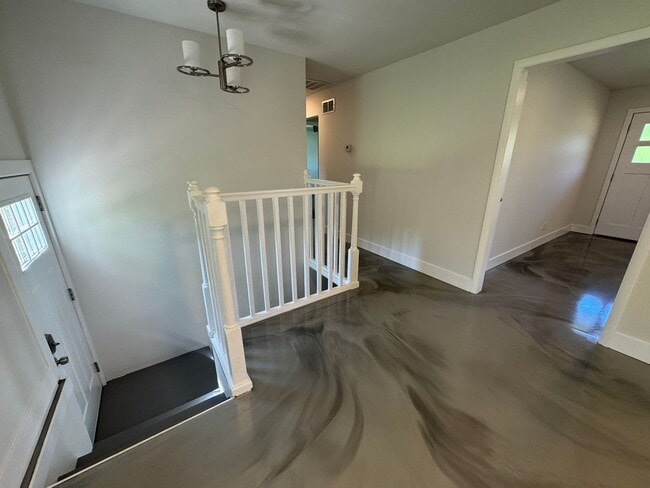 Building Photo - 4 Bedroom house with Second kitchen in basement