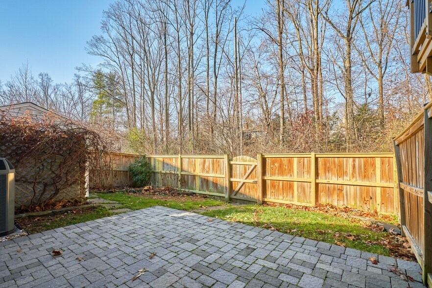 Building Photo - 8038 Sleepy View Ln