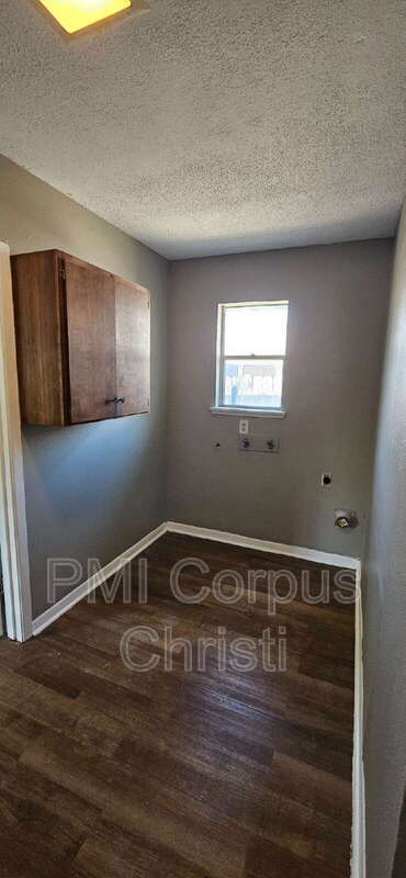 Building Photo - 1022 Delta Dr