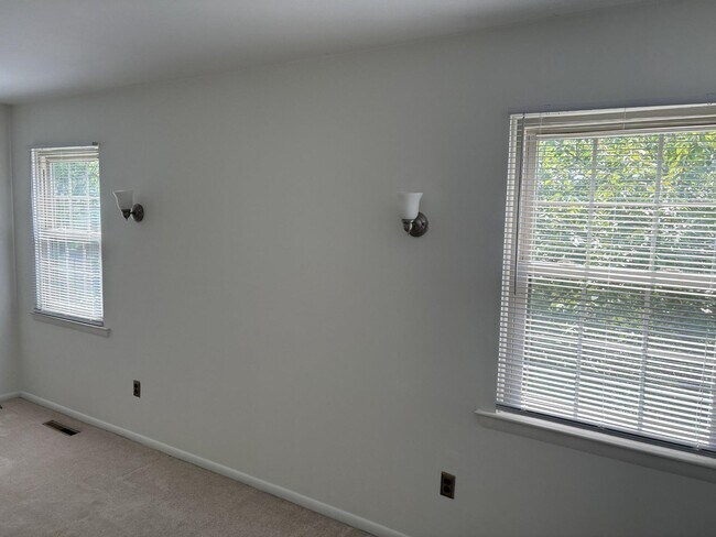 Building Photo - 167 Sunshine Dr