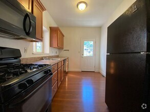 Building Photo - Spacious Two Bedroom Townhouse in Squirrel...