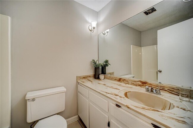 Building Photo - 4060 Oak Ferry Dr NE