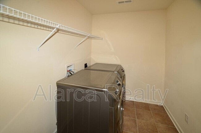 Building Photo - 1737 Evergreen Dr