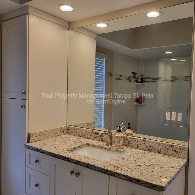 Building Photo - 12310 Capri Cir N