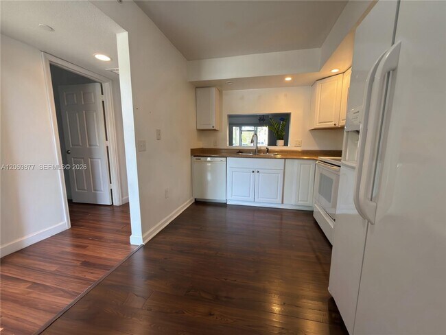 Building Photo - 1301 SW 142nd Ave