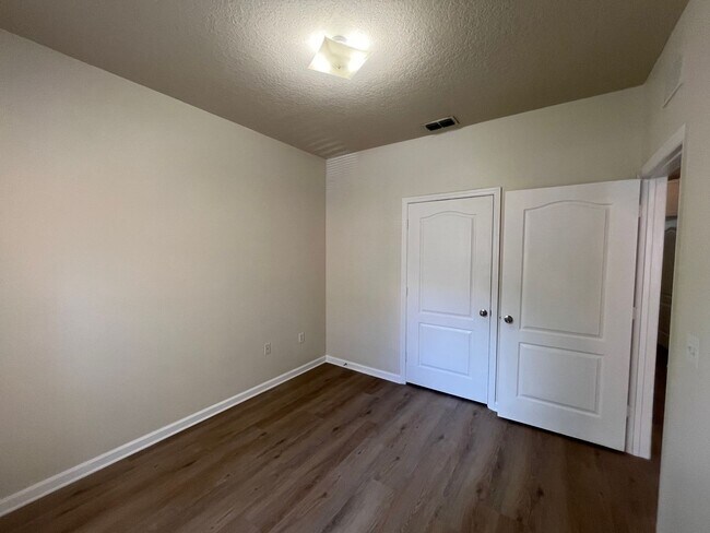 Building Photo - 8819 Villa View Cir