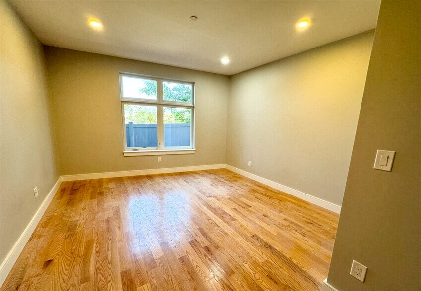 #2 - 16 Baker Ct