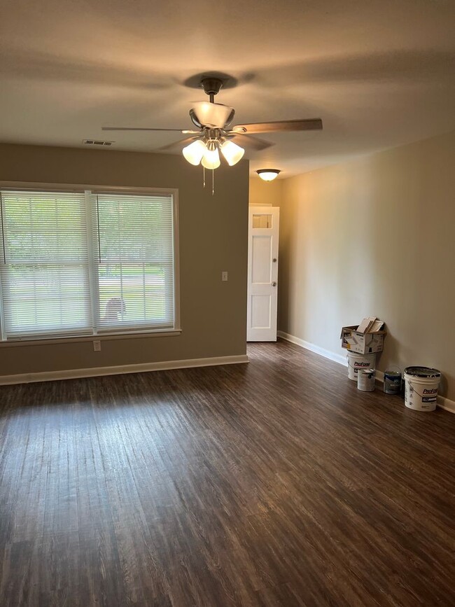 Building Photo - 1407 W Gentilly Rd