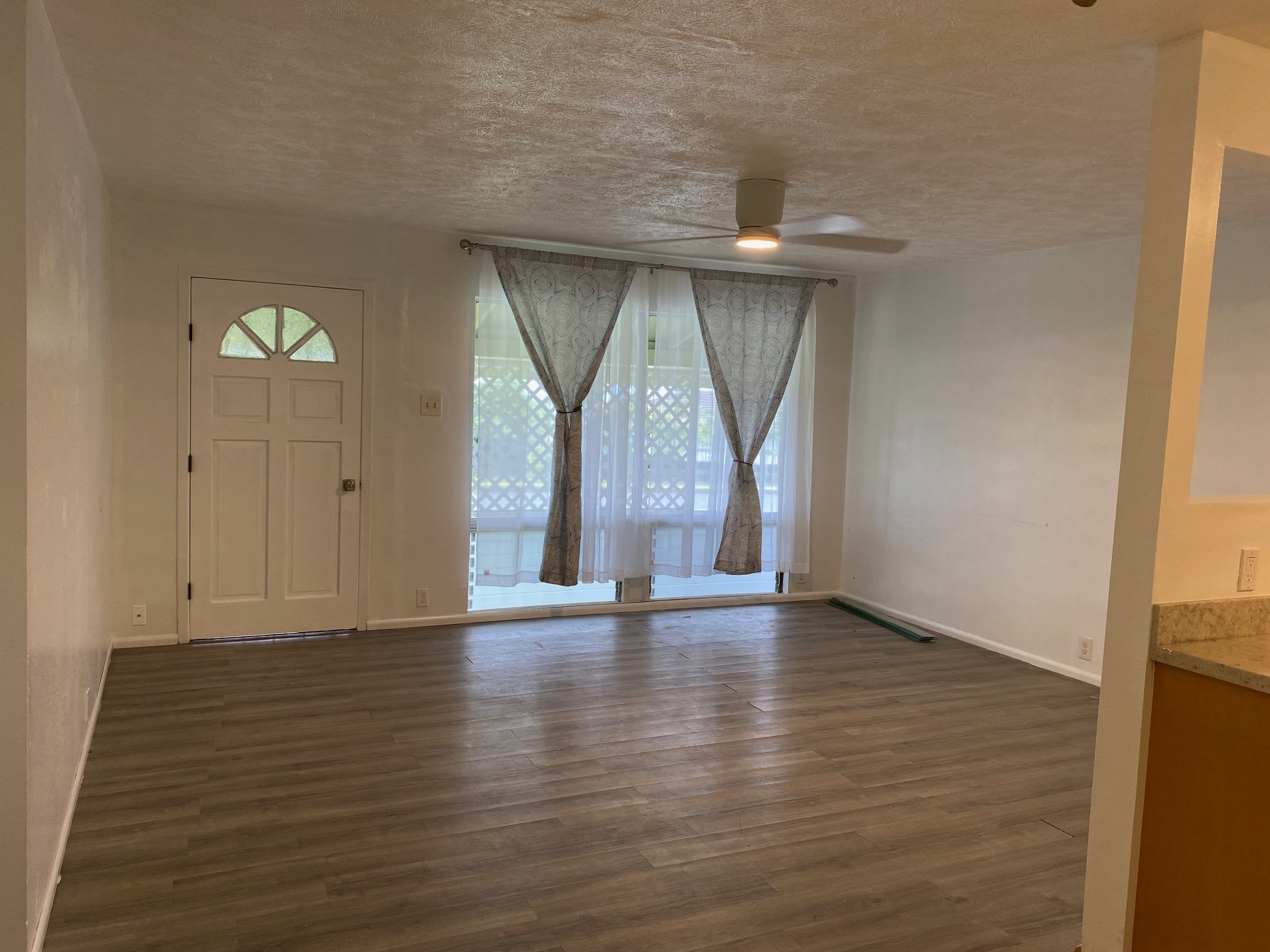 Living room - 1594 Kaunala Pl