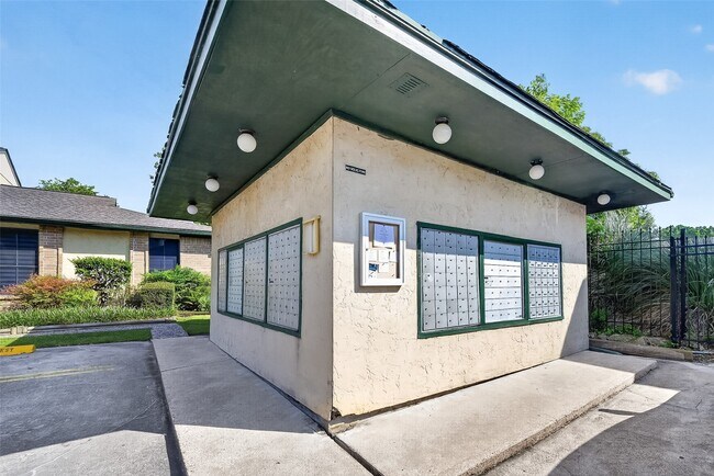 Building Photo - 1516 Bay Area Blvd