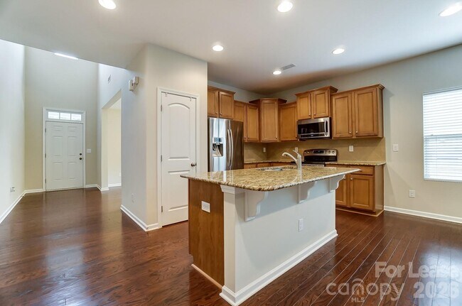 Building Photo - 1934 Madeira Cir