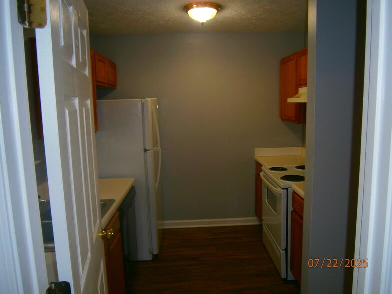 Building Photo - 77 Point Place Dr