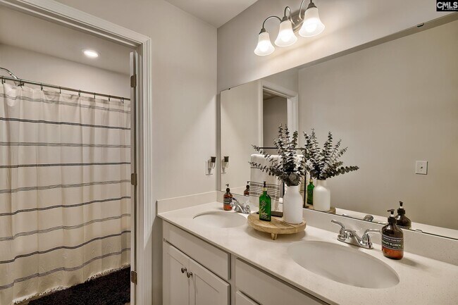 Building Photo - 772 Tanager Ln