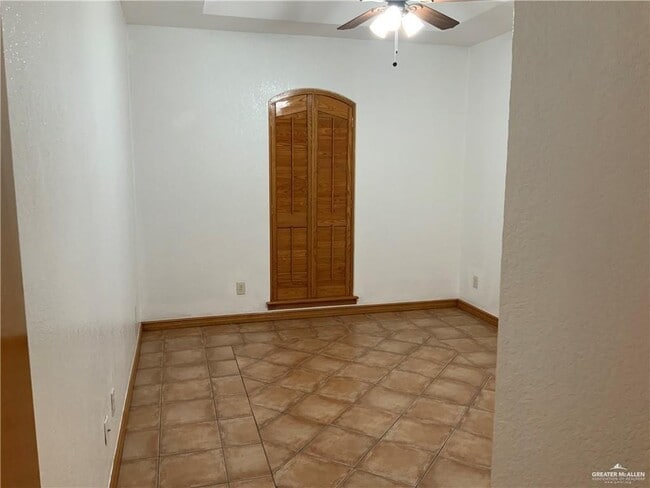 Building Photo - 6 E Kiwi Ave