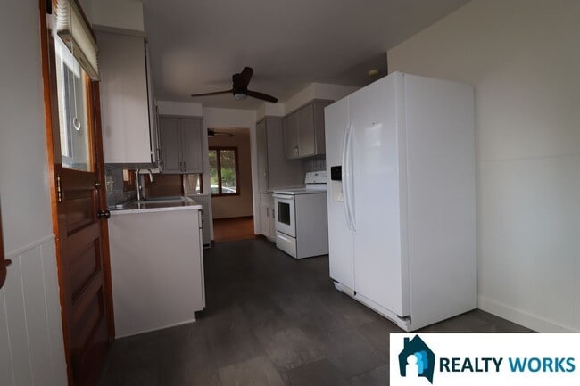 Building Photo - Charming 5 bed House!