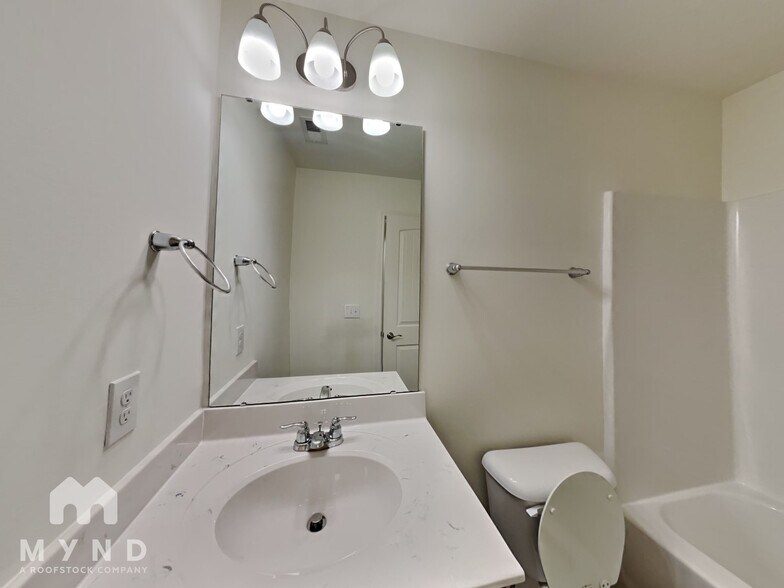 Building Photo - 246 Spark St