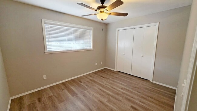 Building Photo - 3 Bedroom 2.5 Bathroom Townhouse Available...
