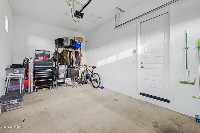 Building Photo - 3825 W Buist Ave