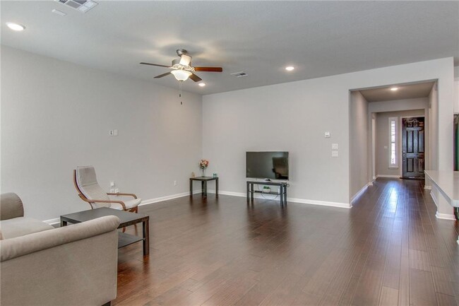 Building Photo - 2920 Coral Valley Dr