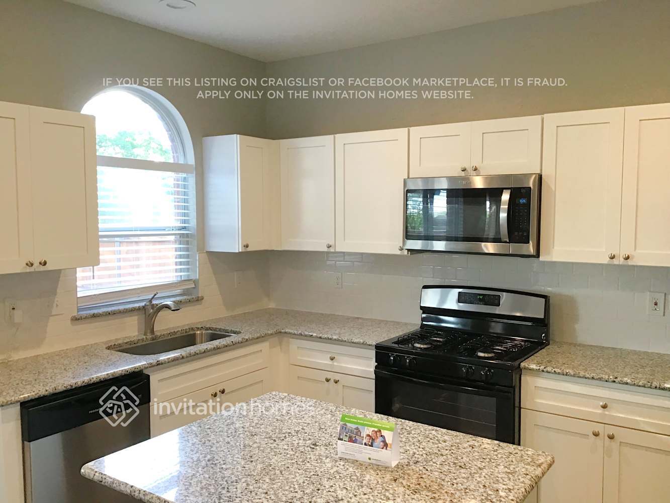 Building Photo - 8633 Fernhill Dr