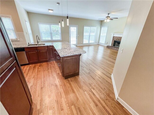 Building Photo - 1598 Brentwood Dr