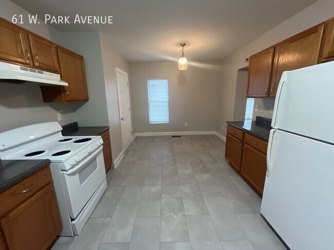 Building Photo - 61 W Park Ave