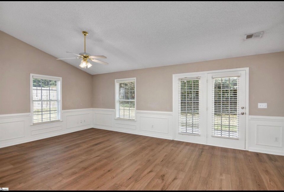 Building Photo - 27 Sweetland Ct