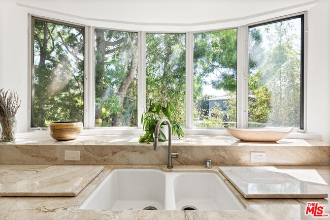Building Photo - 7582 Mulholland Dr