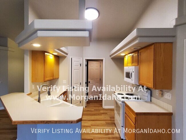 Building Photo - 521 S Valley Dr