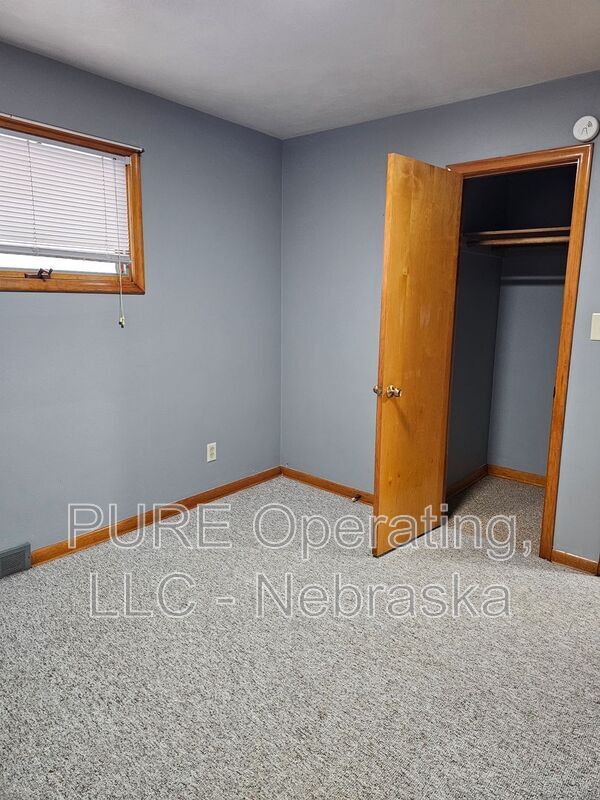 Building Photo - 2205 Lindyview Rd