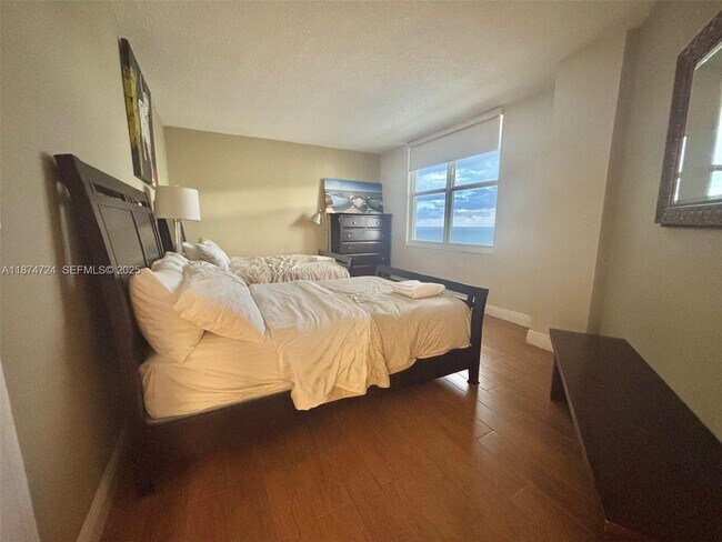 Building Photo - 3725 S Ocean Dr