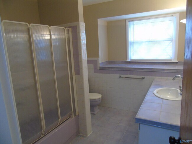 Building Photo - 2504 Maysville Cir NE